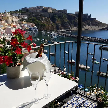 Casa Vittorio A Levante * Procida