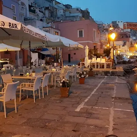 Apartment Casa Vittorio A Levante Procida